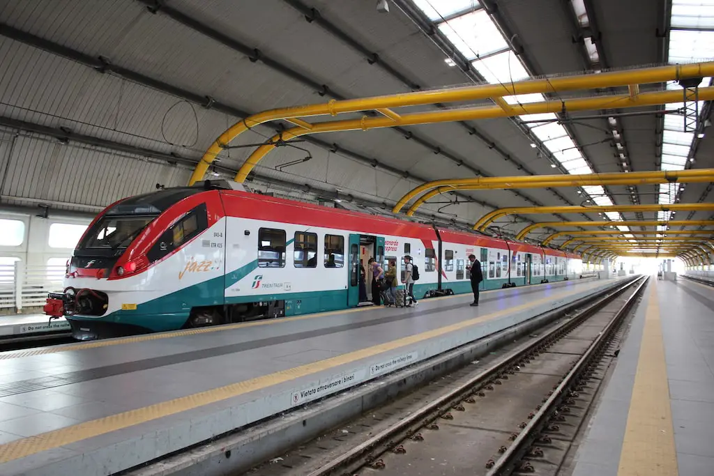 bus from vatican to fiumicino airport train