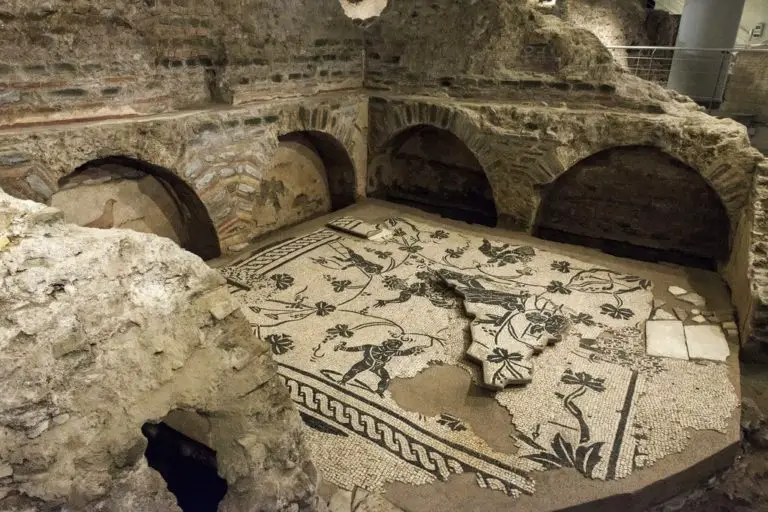 necropolis tour in rome