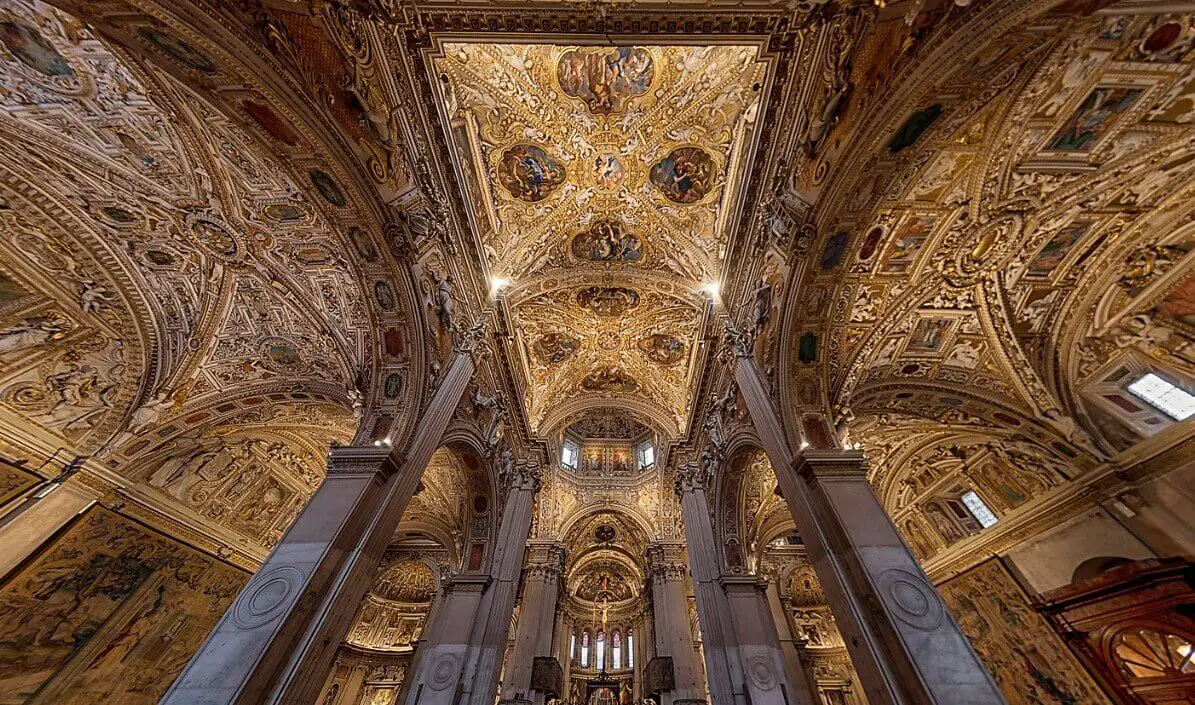 Santa Maria Maggiore triumphal arch inside