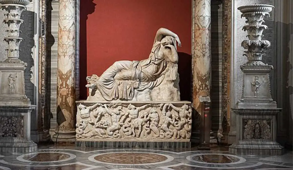 Cleopatra Statue @commons.wikimedia.org
